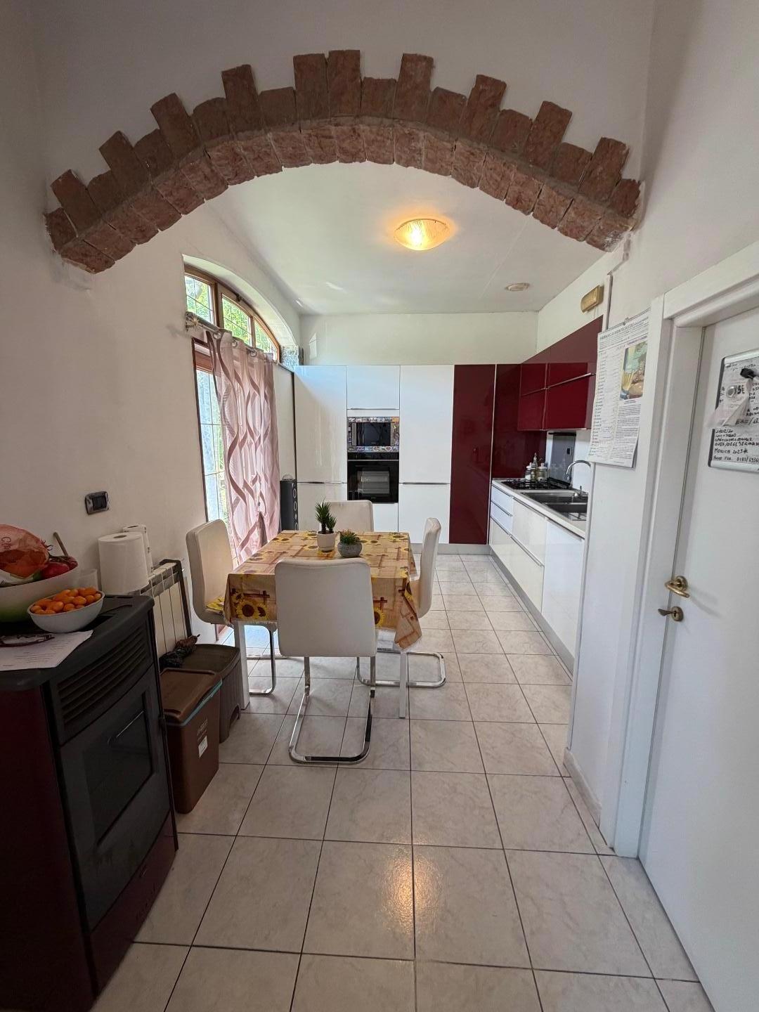 Villa Trifamiliari con giardino a Castelnuovo Magra