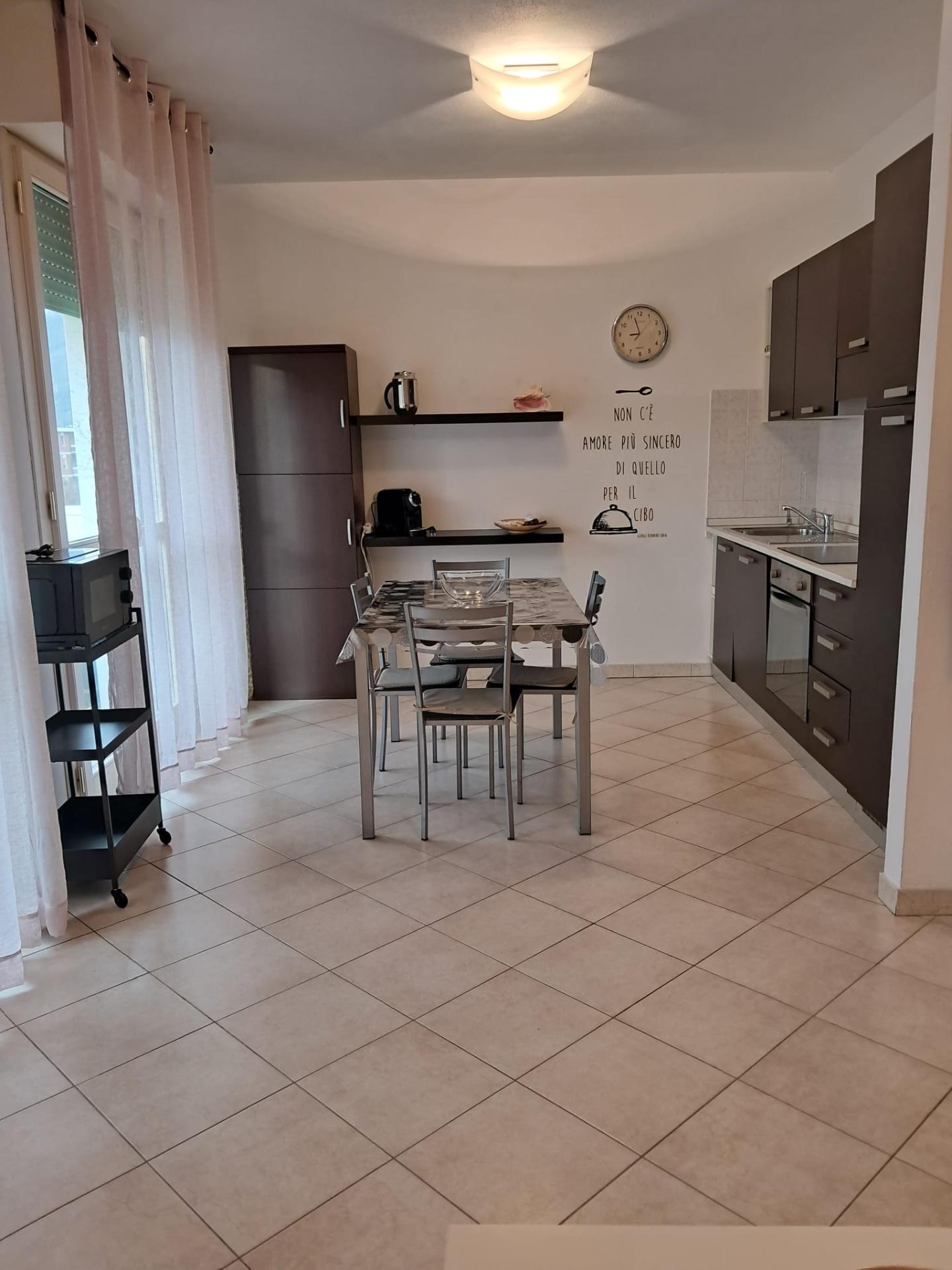 Quadrilocale arredato in affitto, Carrara marina di