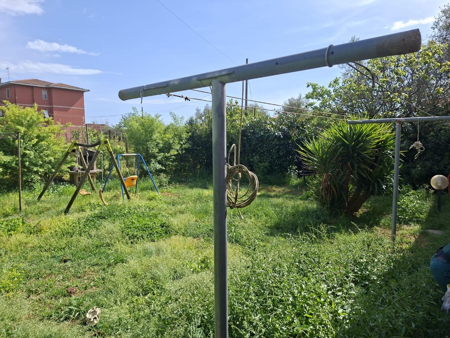 Villa Trifamiliari con giardino a Castelnuovo Magra