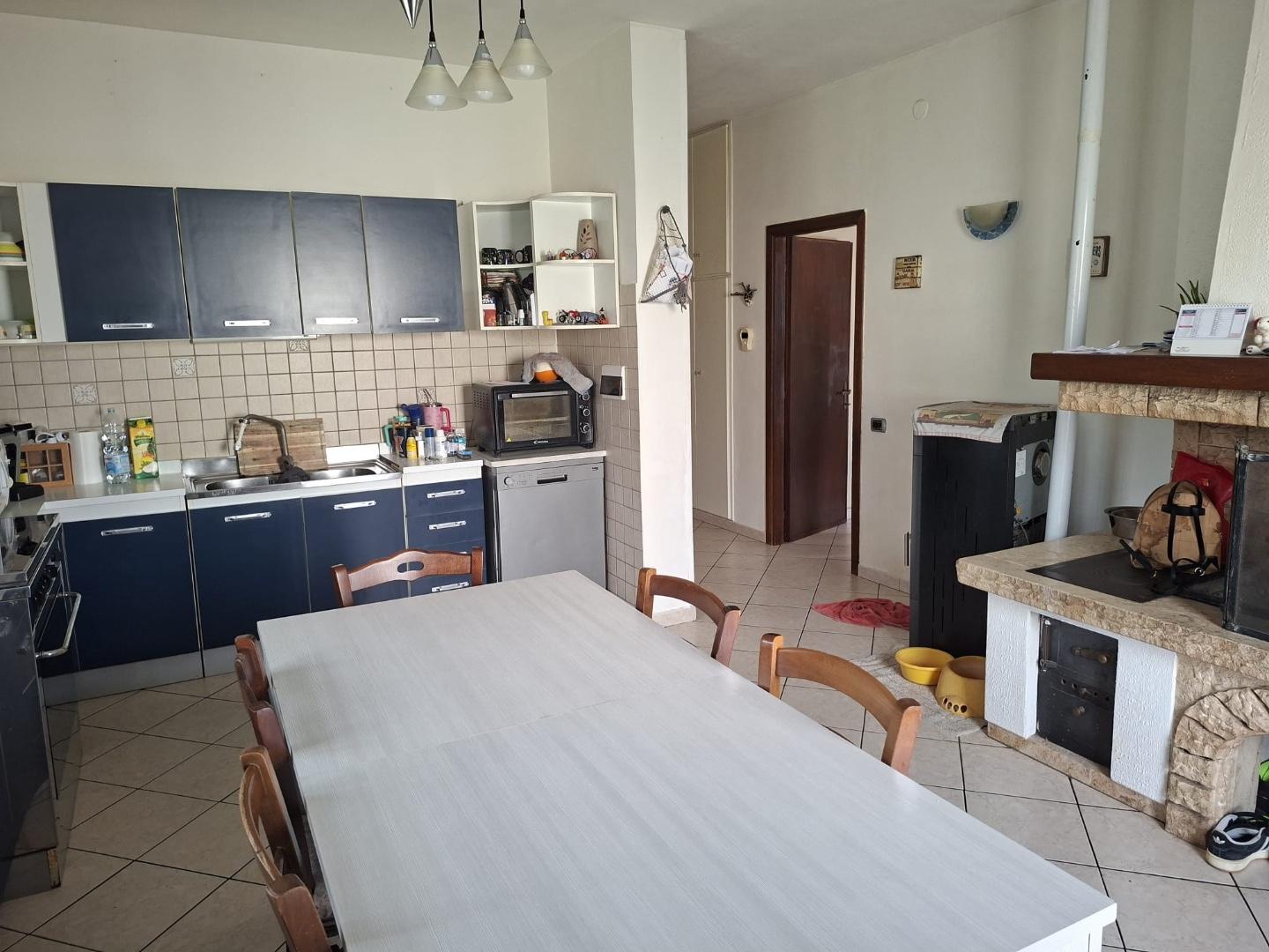 Villa Trifamiliari con giardino a Castelnuovo Magra