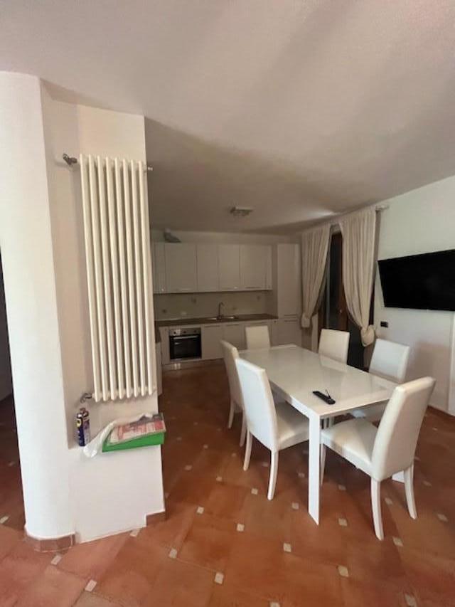 Villa Bifamiliare arredata in affitto a Sarzana