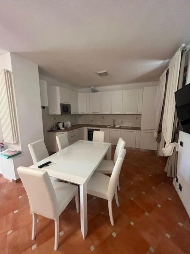 Villa Bifamiliare arredata in affitto a Sarzana