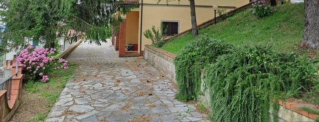 Villa Bifamiliare arredata in affitto a Fosdinovo