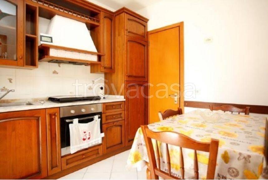 Quadrilocale arredato in affitto, Carrara avenza