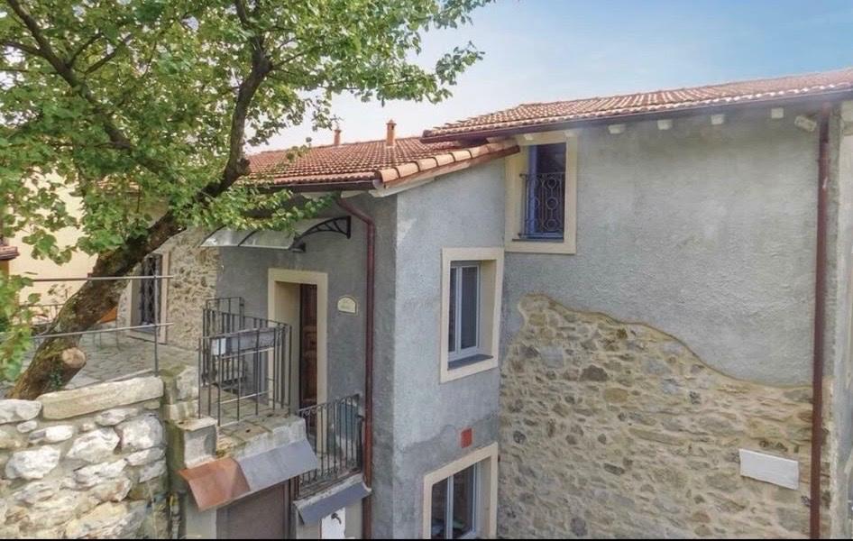 Casa indipendente arredata in affitto a Fosdinovo