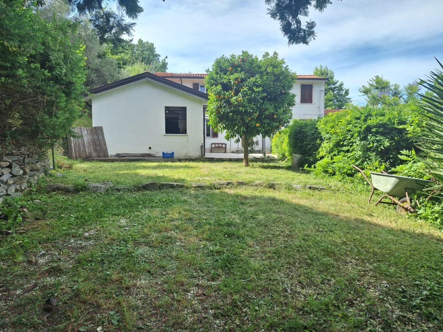 Casa indipendente arredata in affitto a Ameglia