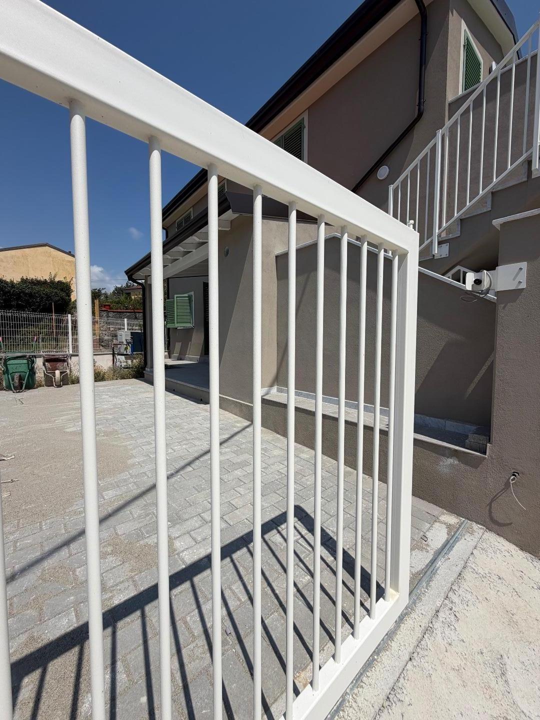 Villa Bifamiliare con giardino a Sarzana