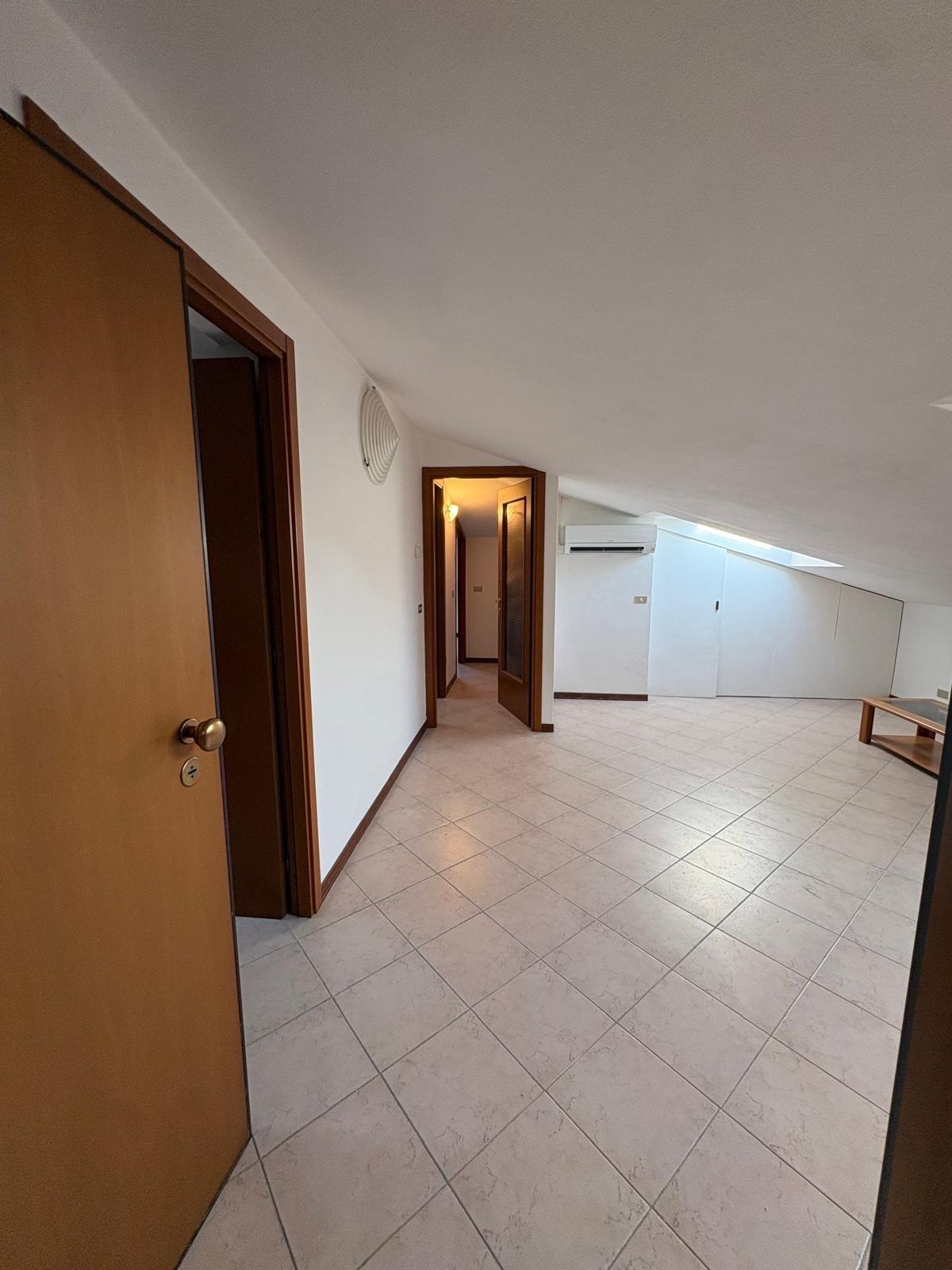 Trilocale arredato in affitto a Sarzana