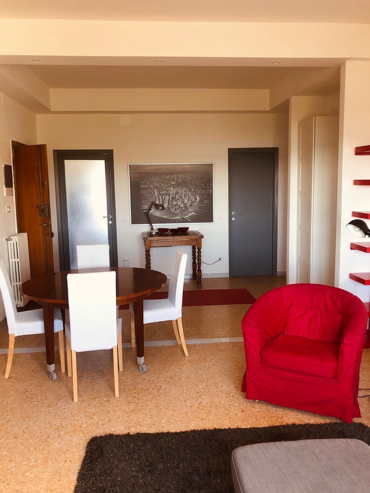 Trilocale arredato in affitto, Carrara marina di