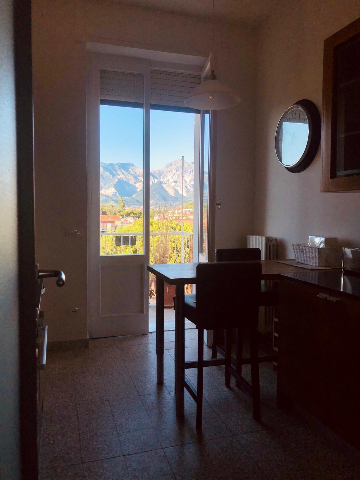 Trilocale arredato in affitto, Carrara marina di