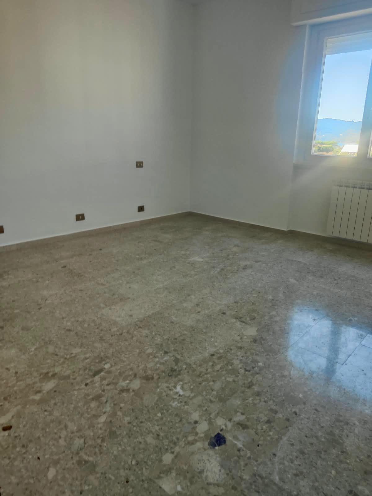 Quadrilocale in affitto, Carrara marina di