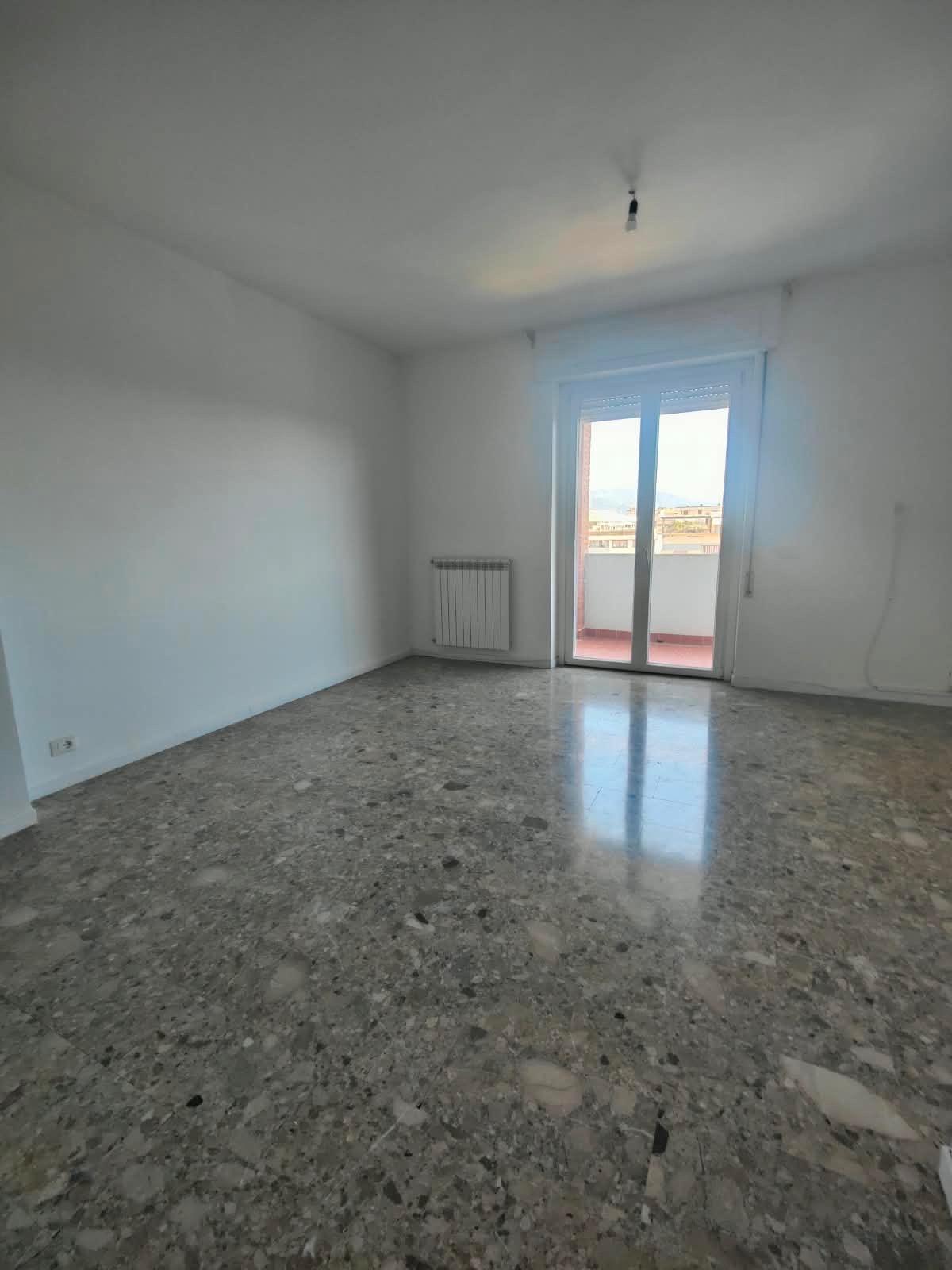 Quadrilocale in affitto, Carrara marina di