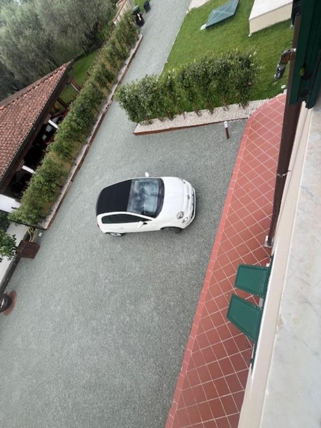 Trilocale arredato in affitto, Carrara marina di