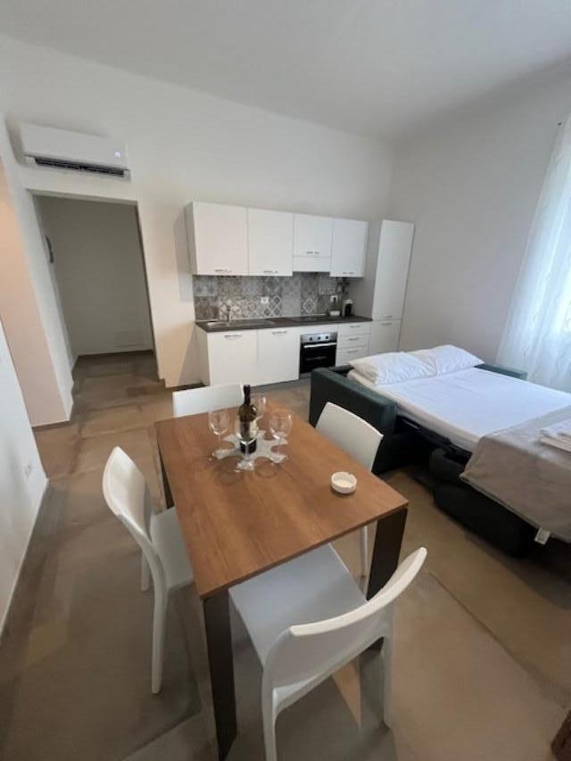 Trilocale arredato in affitto, Carrara marina di