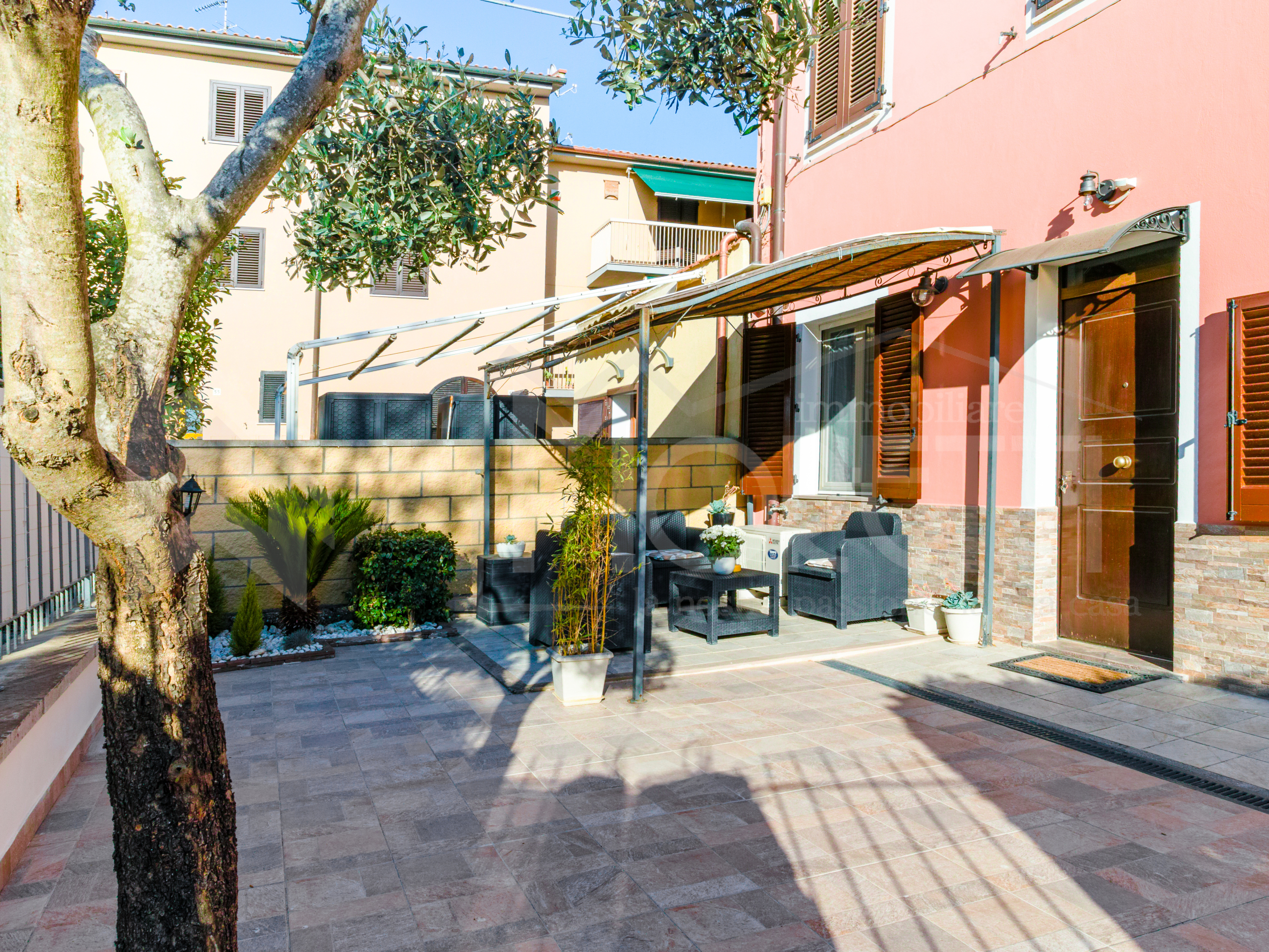Bilocale con giardino in via fortunato garzelli, Livorno
