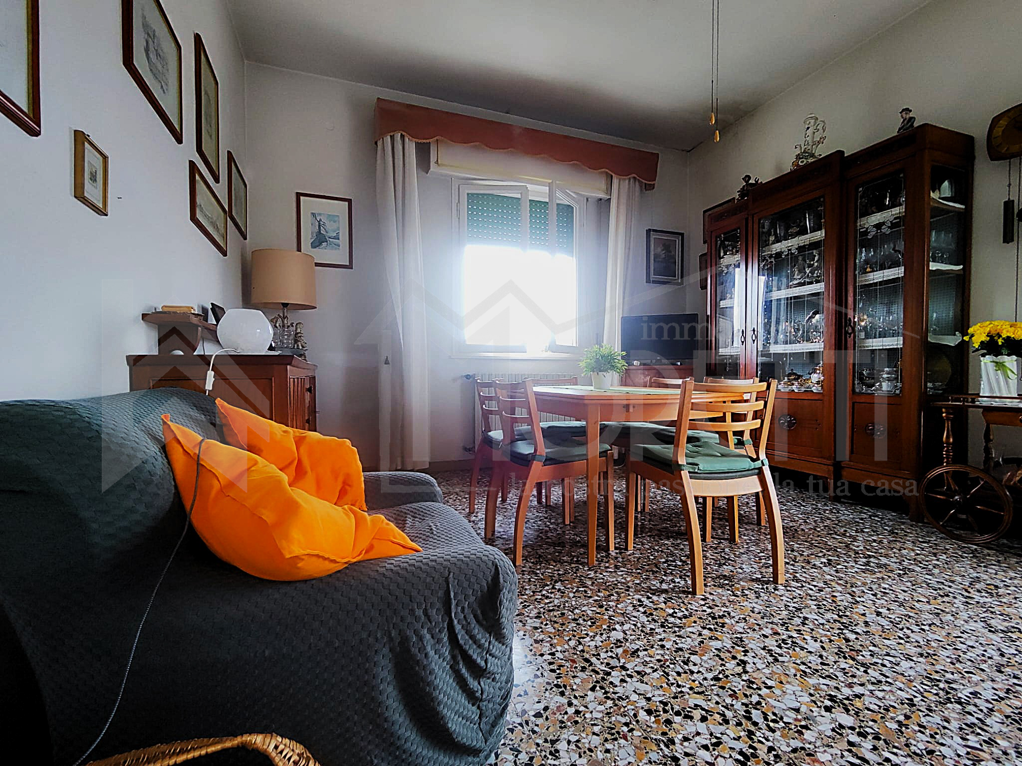 Appartamento con terrazzo in viale mameli, Livorno