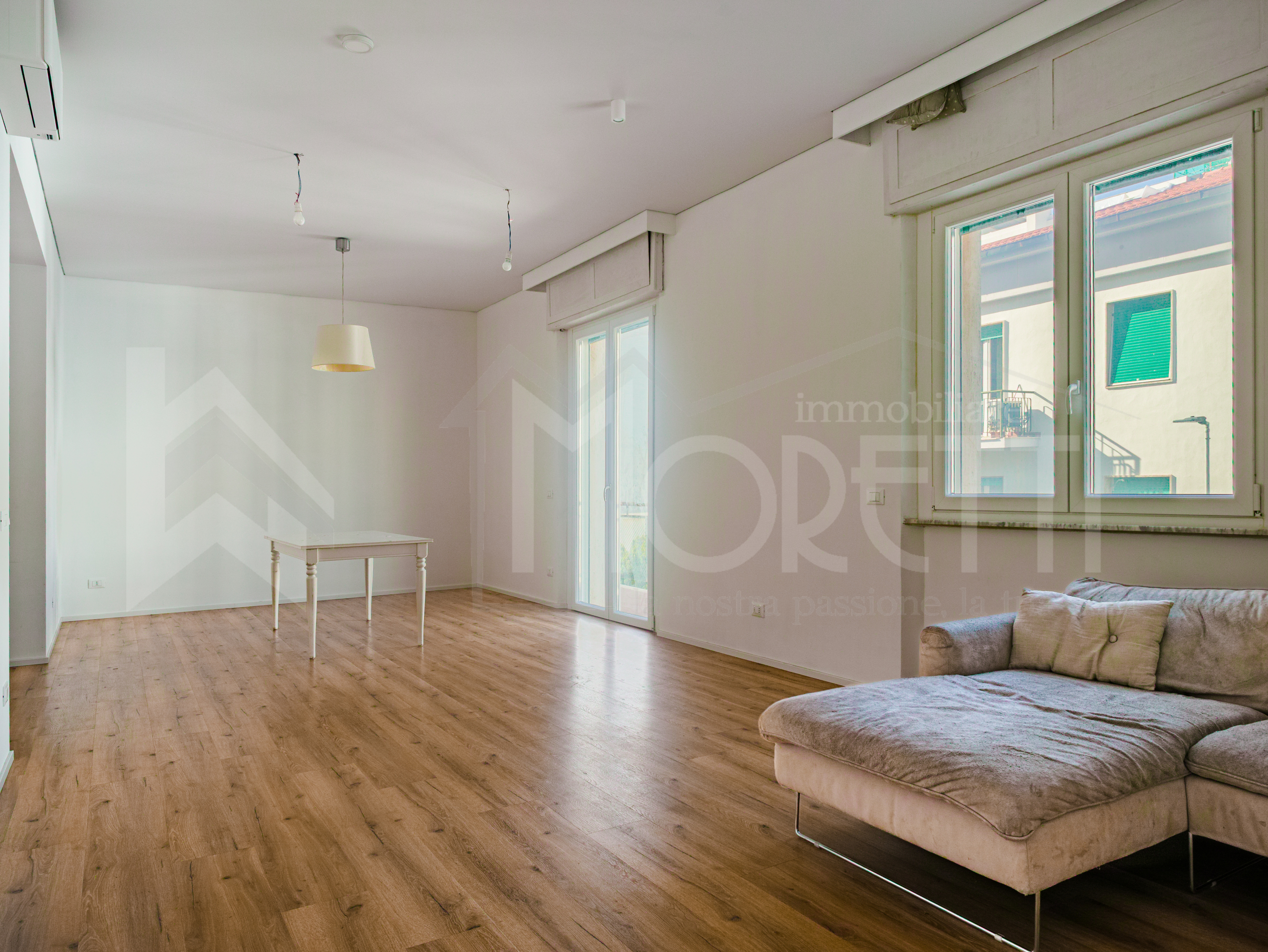 Appartamento con giardino in via costanzo ebat, Livorno