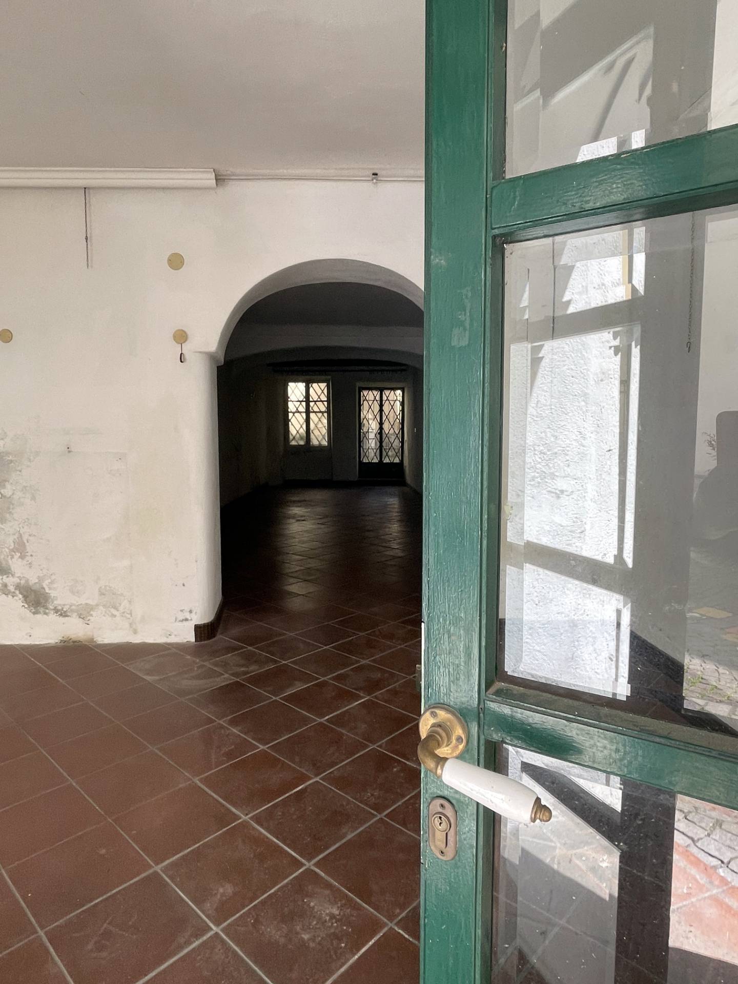 Locale commerciale in vendita a Carcare