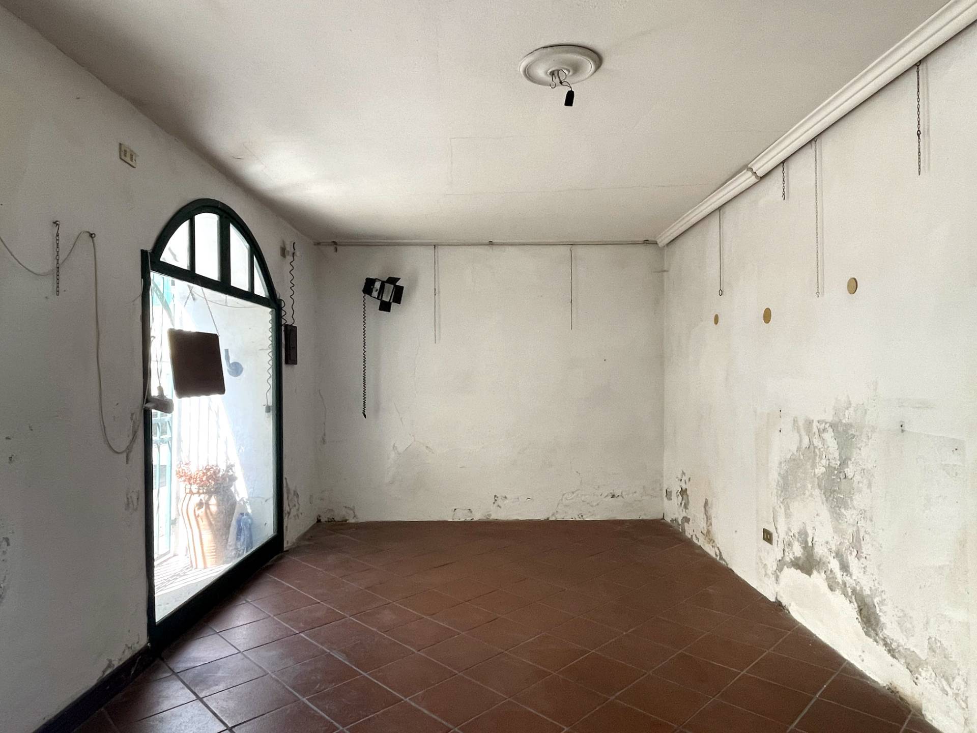 Locale commerciale in vendita a Carcare