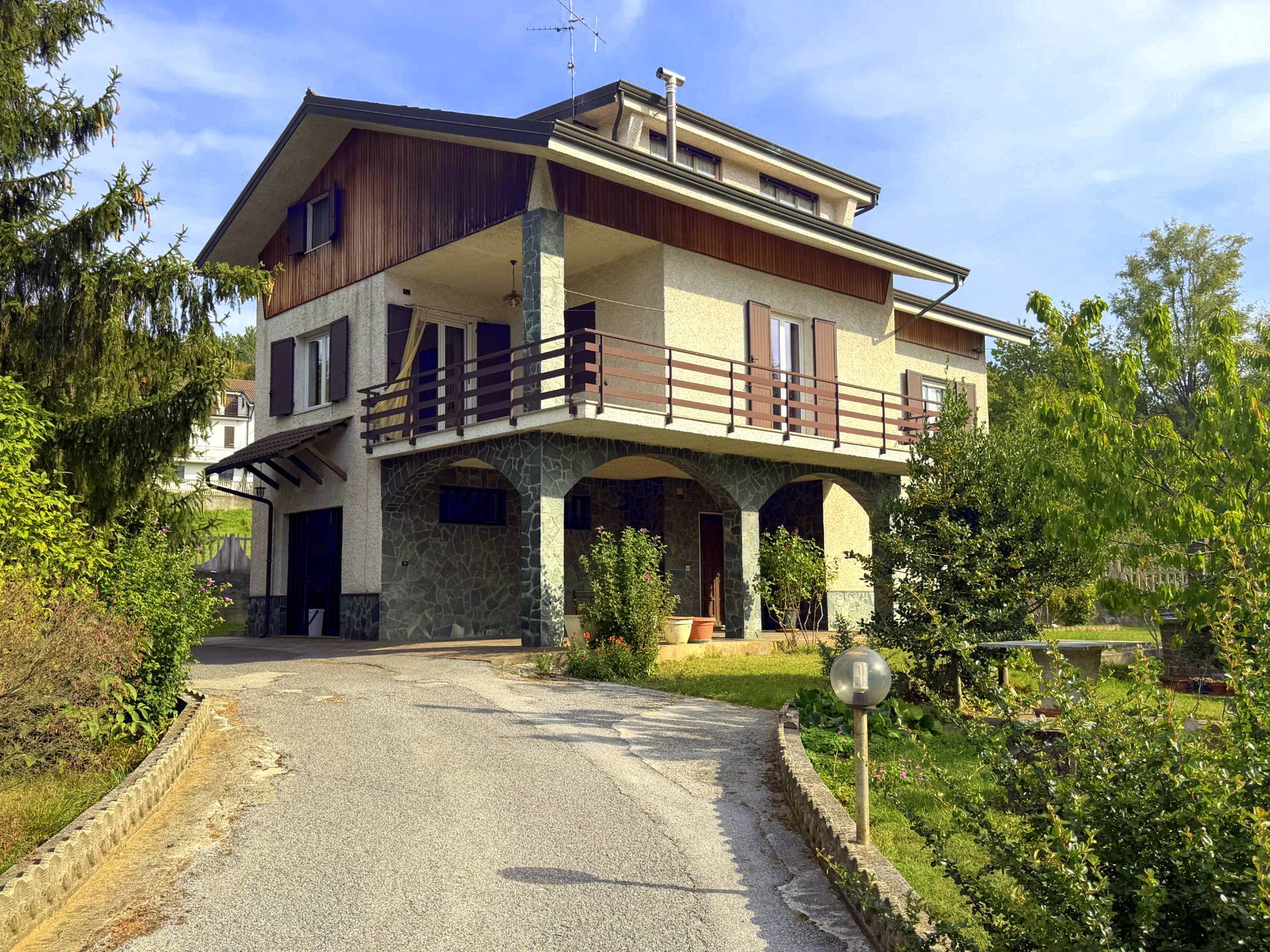 Villa in vendita a Cairo Montenotte
