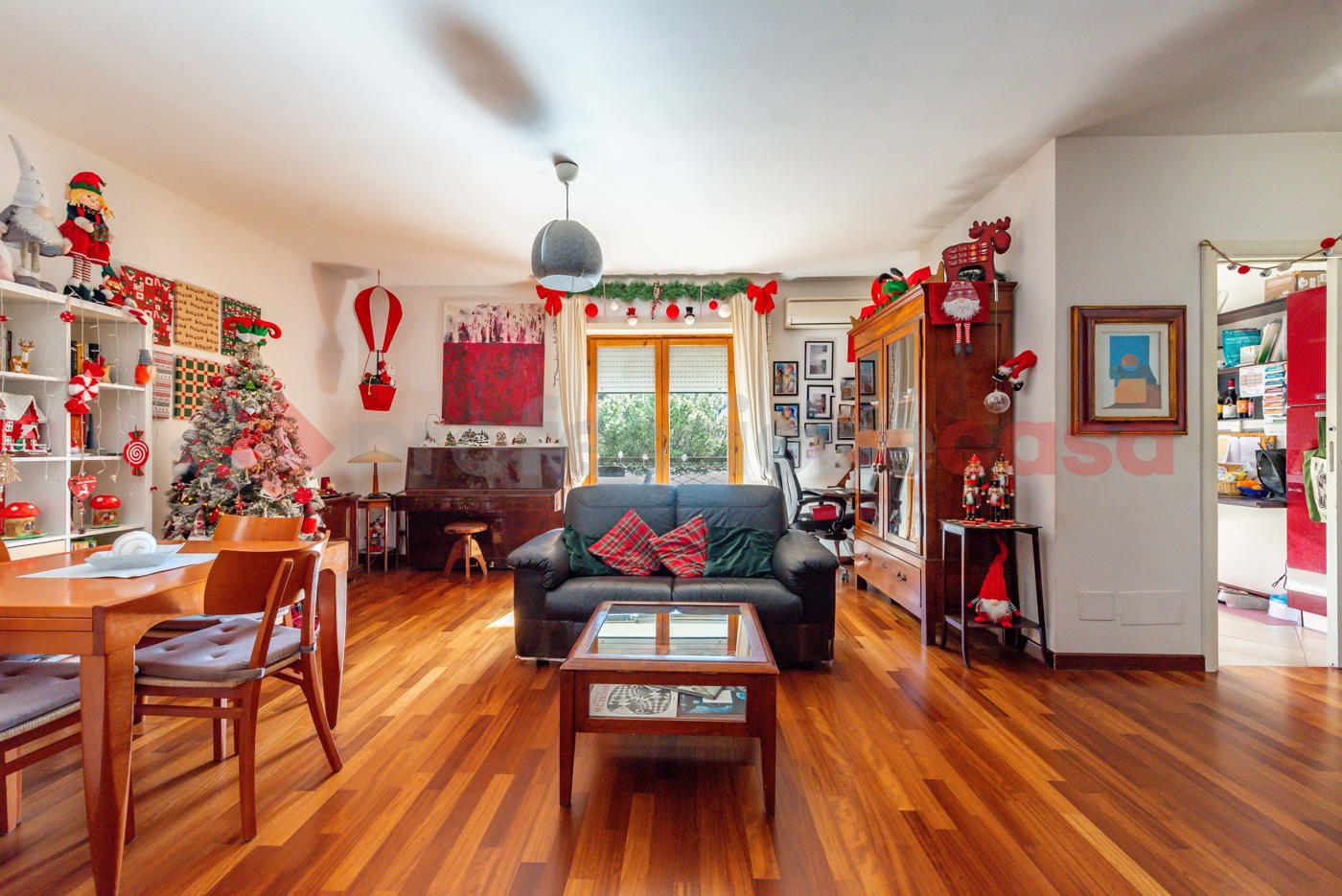 Trilocale con box a Roma