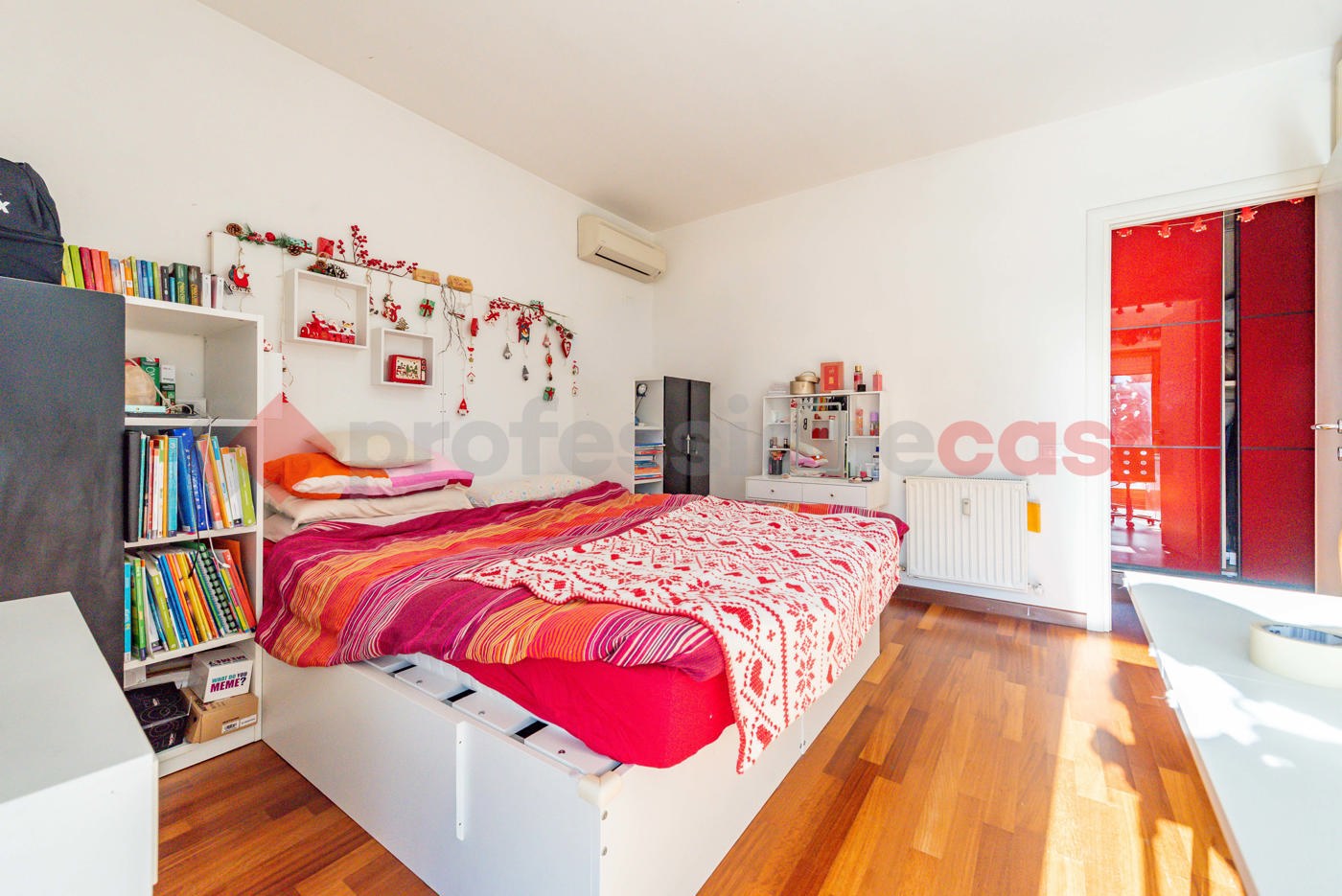 Trilocale con box a Roma