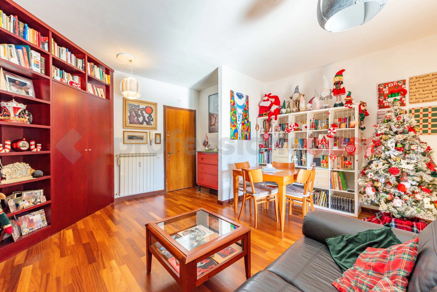 Trilocale con box a Roma