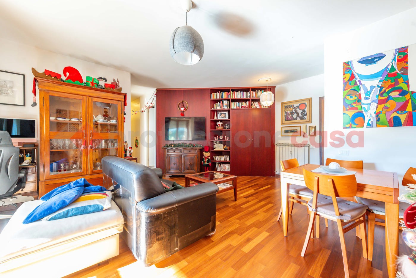 Trilocale con box a Roma