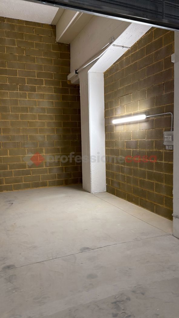 Box/Garage 23mq in vendita a Roma