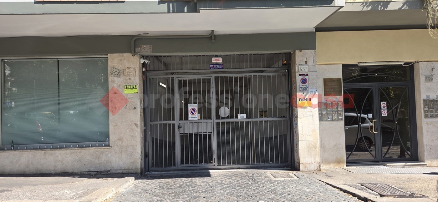Box/Garage 23mq in vendita a Roma