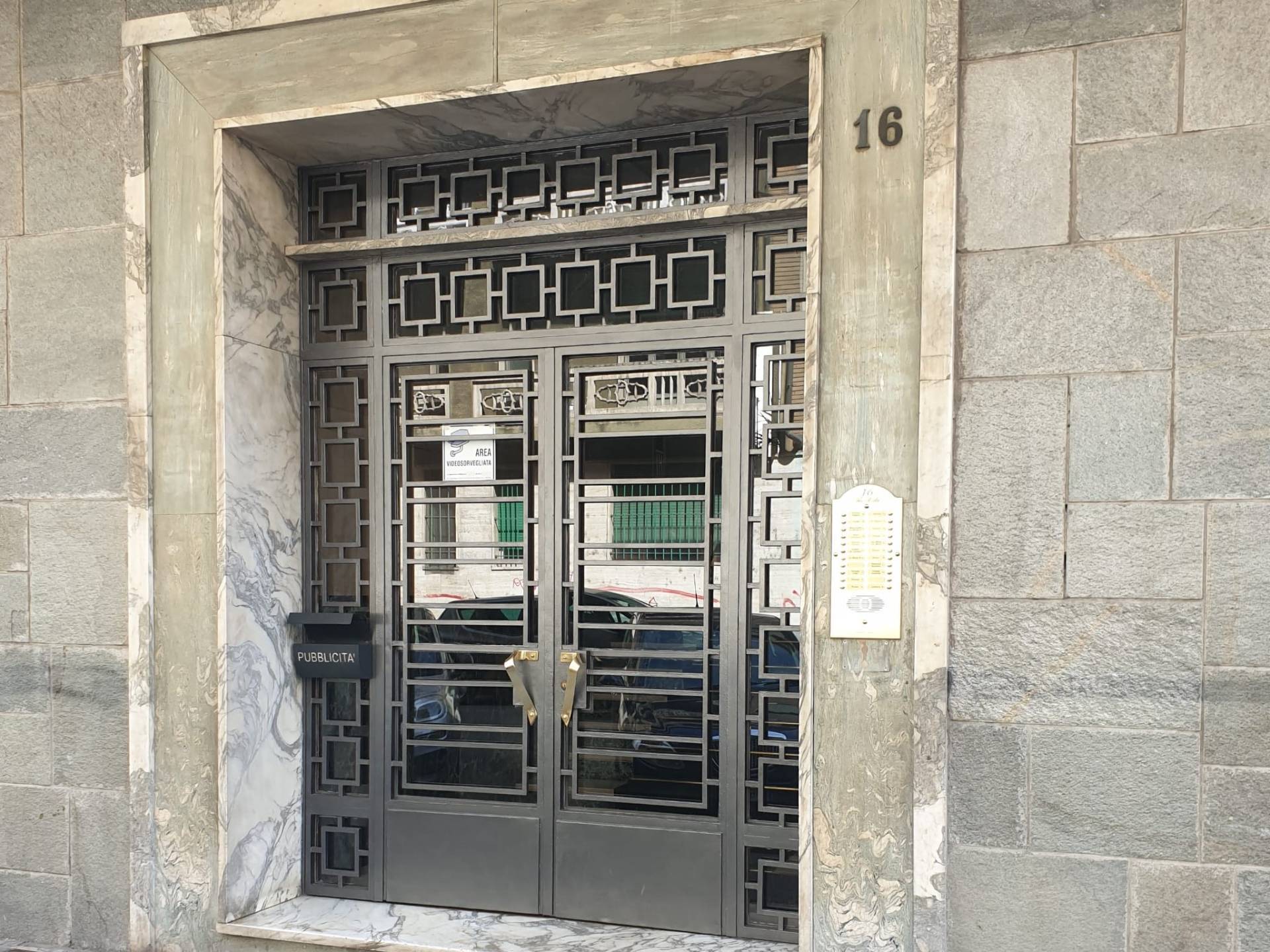 Magazzino in vendita a Torino, Aurora