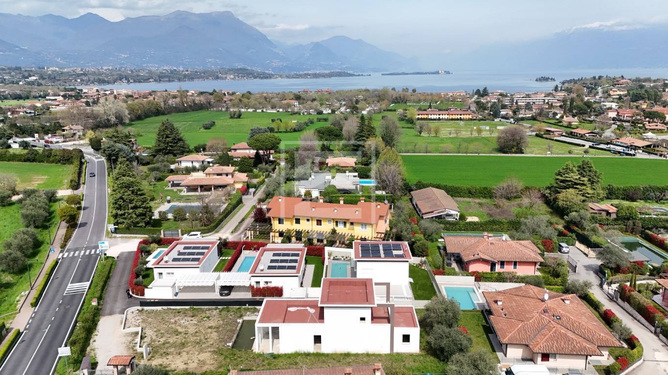 Villa in vendita a Manerba del Garda