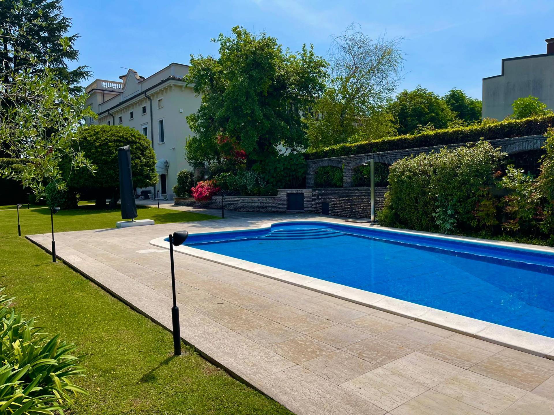 Villa in vendita a Desenzano del Garda