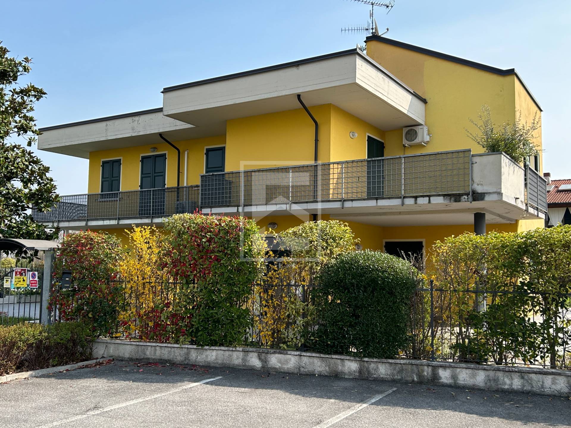 Villa con terrazzo a Manerba del Garda