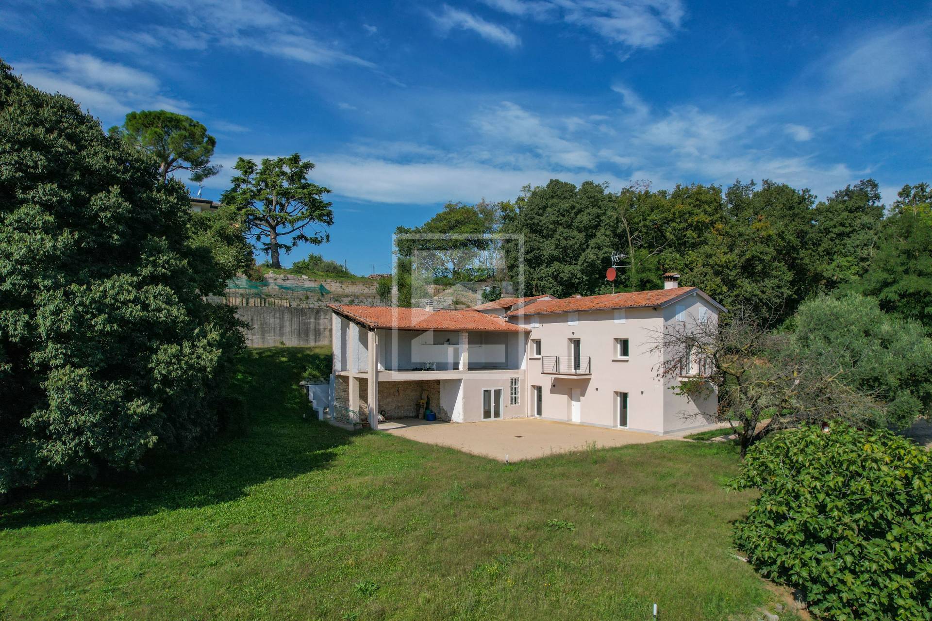 Villa con terrazzo, Lonato barcuzzi