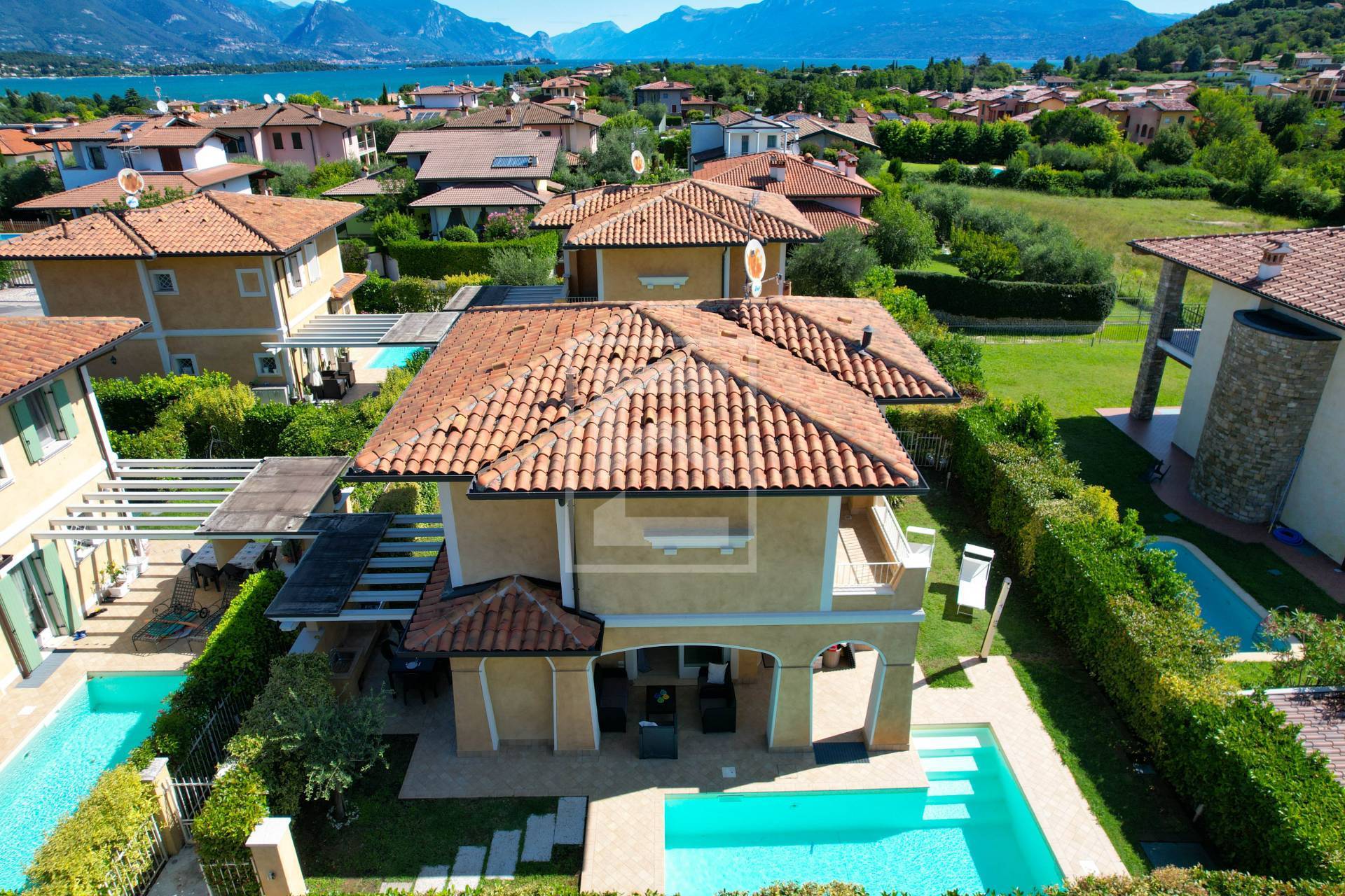 Villa arredata in affitto a Manerba del Garda