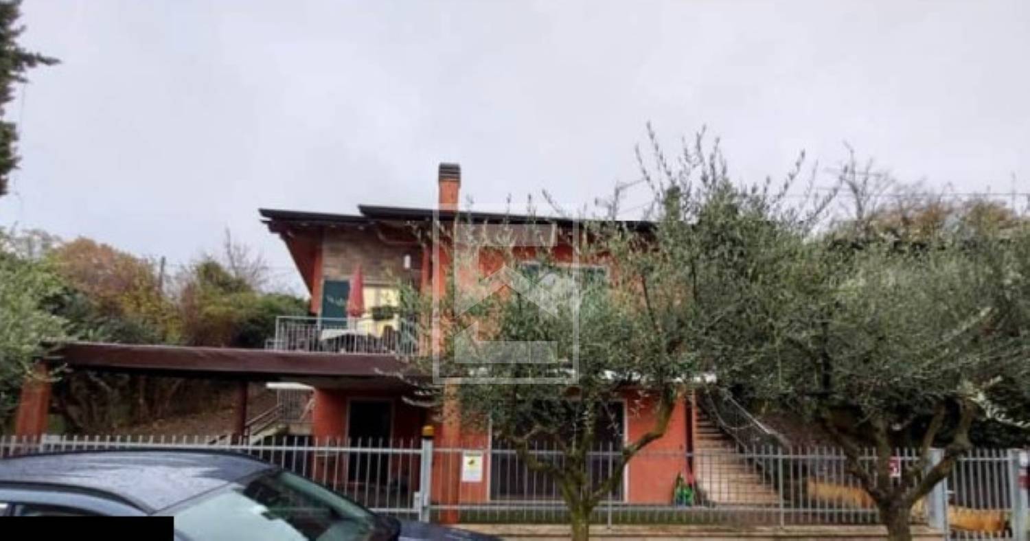 Villa in vendita a Peschiera del Garda