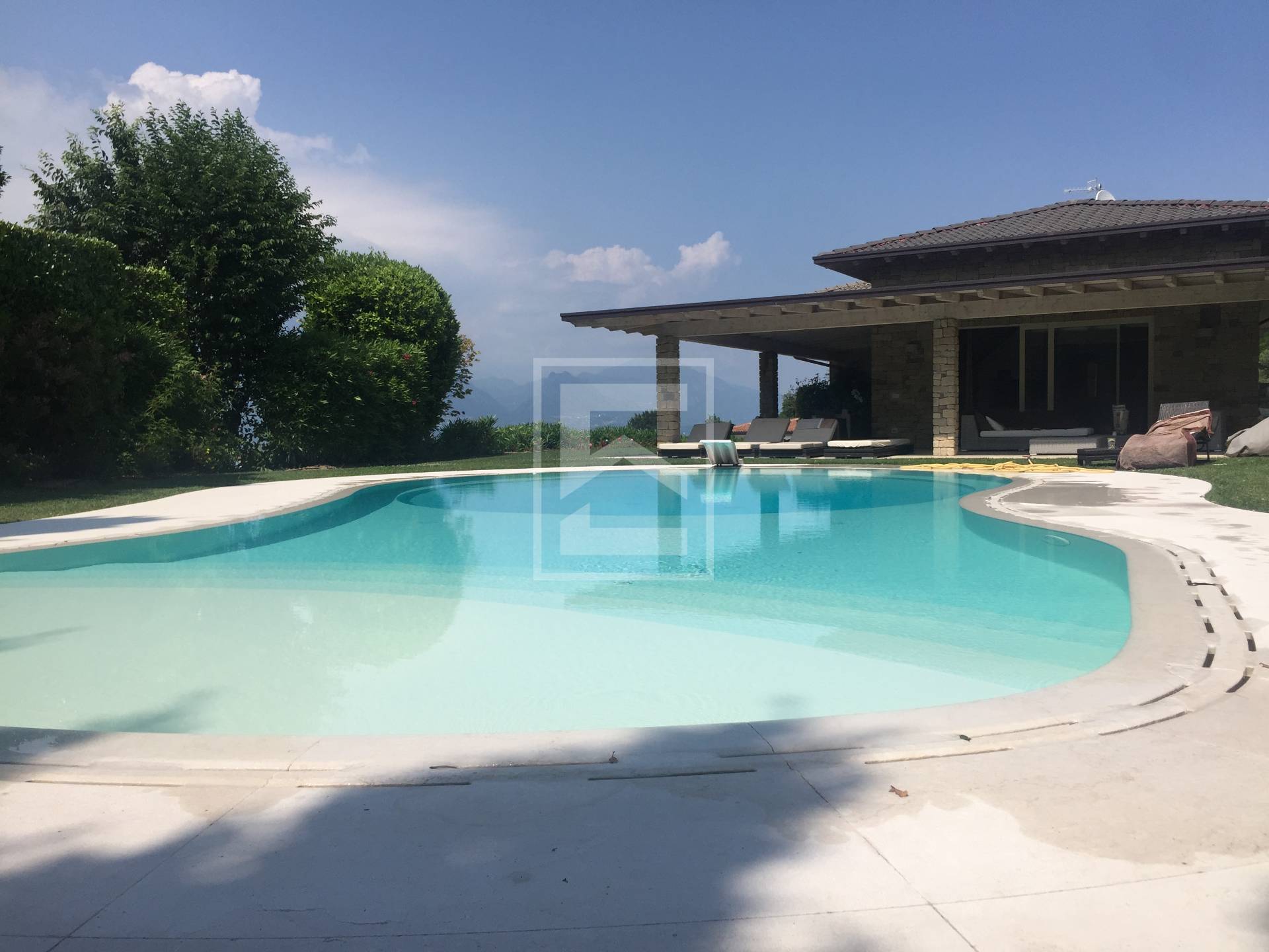 Villa vista lago, Manerba del Garda montinelle