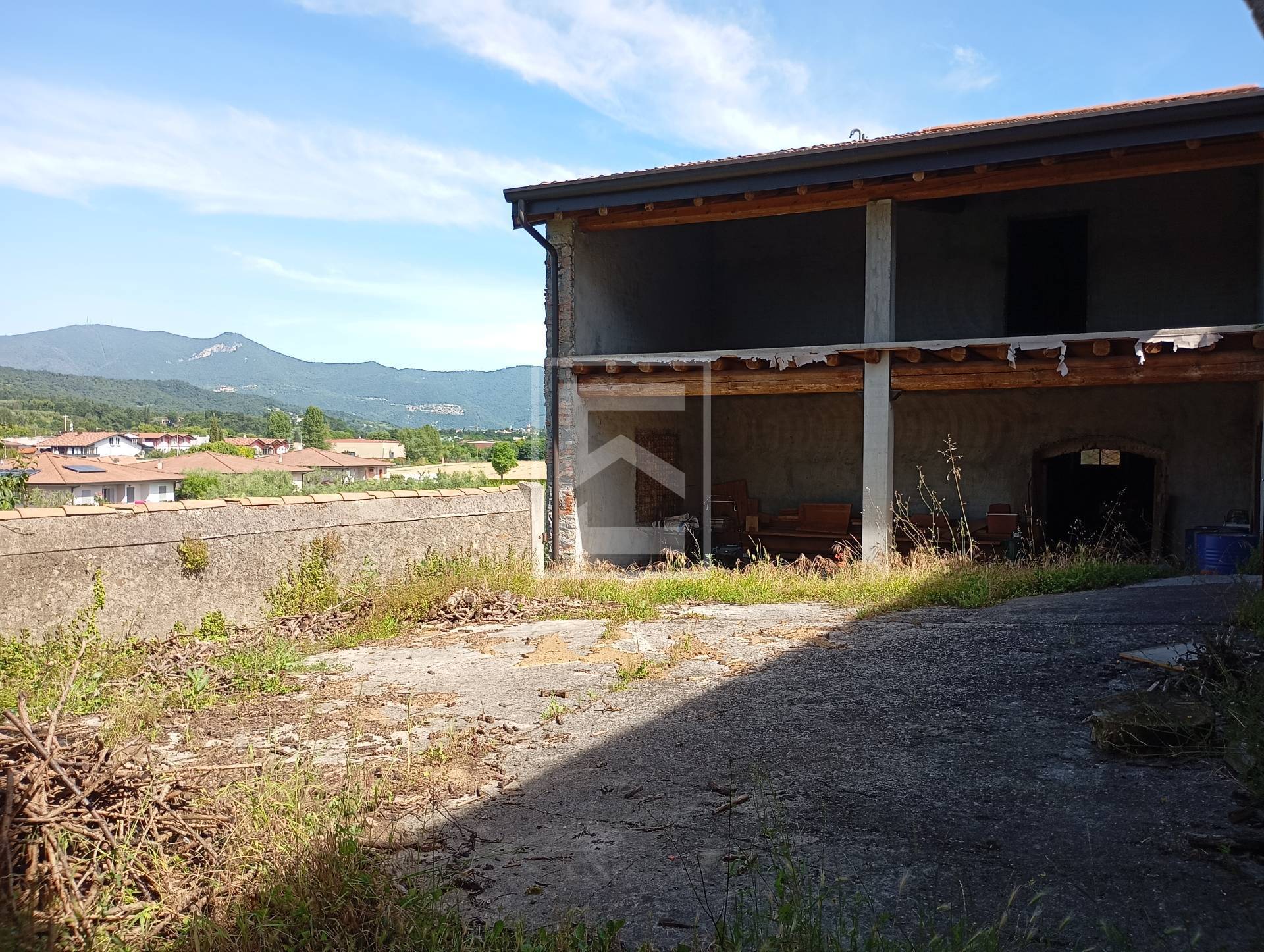 Rustico in vendita a Puegnago sul Garda