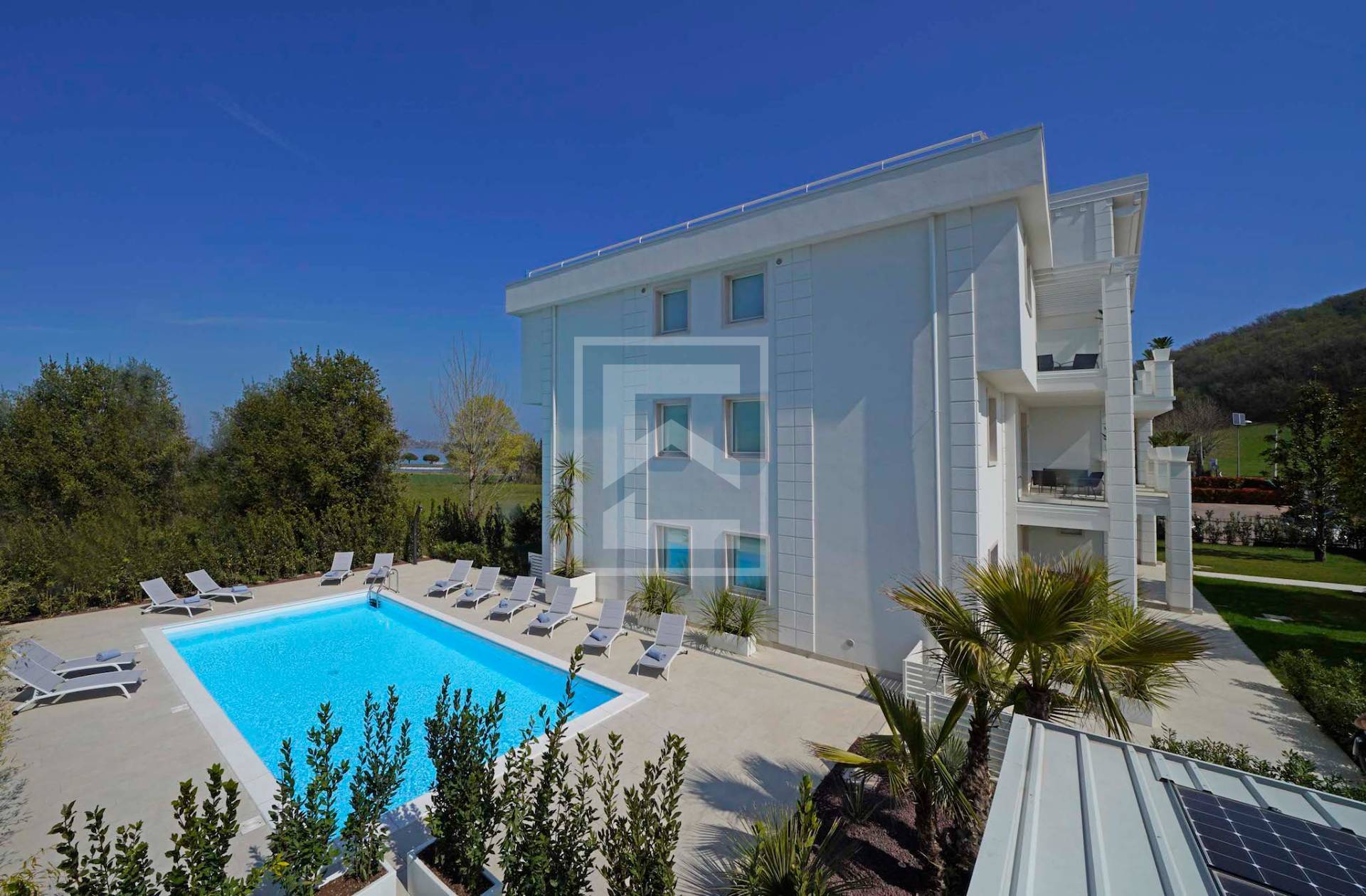 Villa singola in vendita a Desenzano del Garda