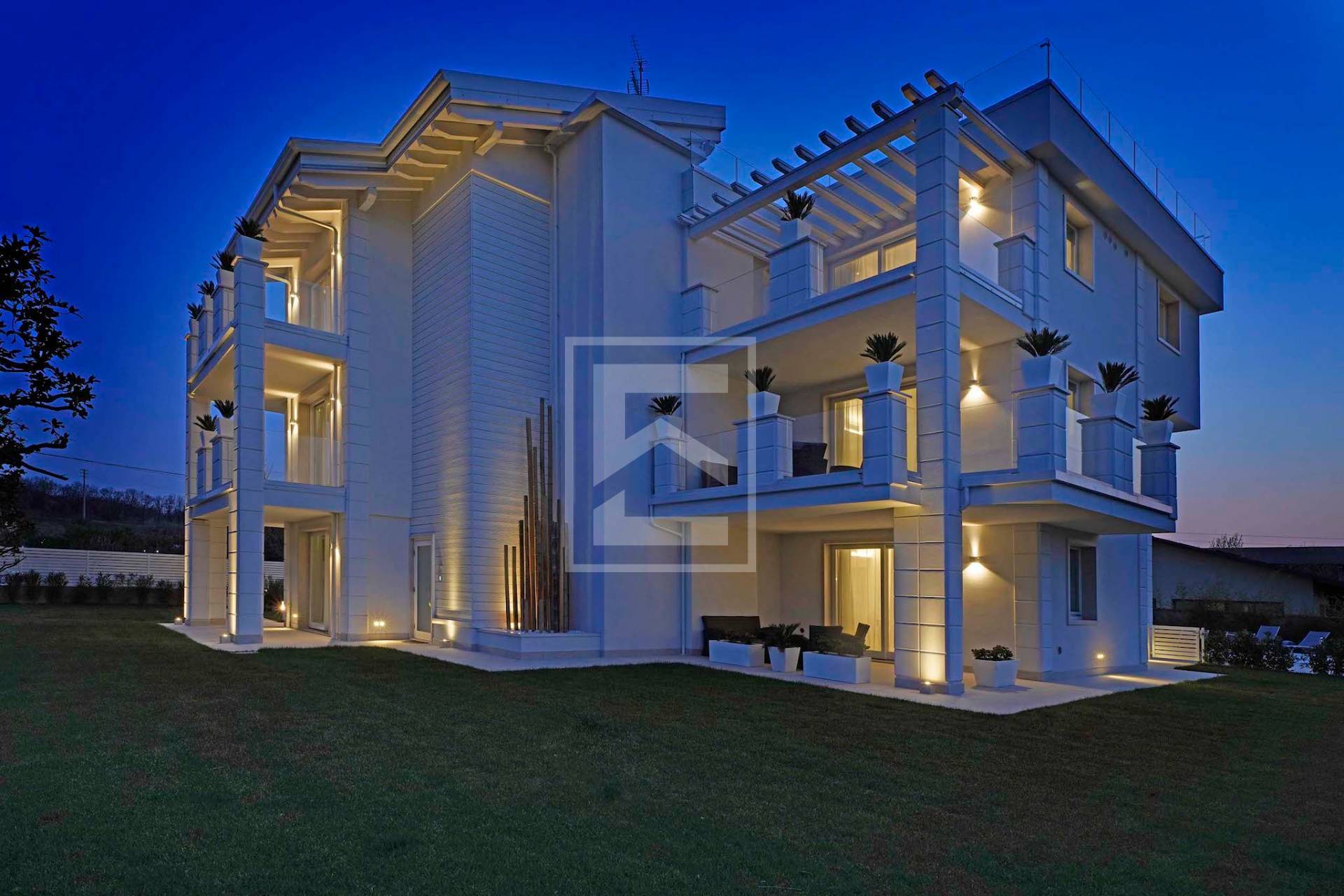 Villa singola in vendita a Desenzano del Garda