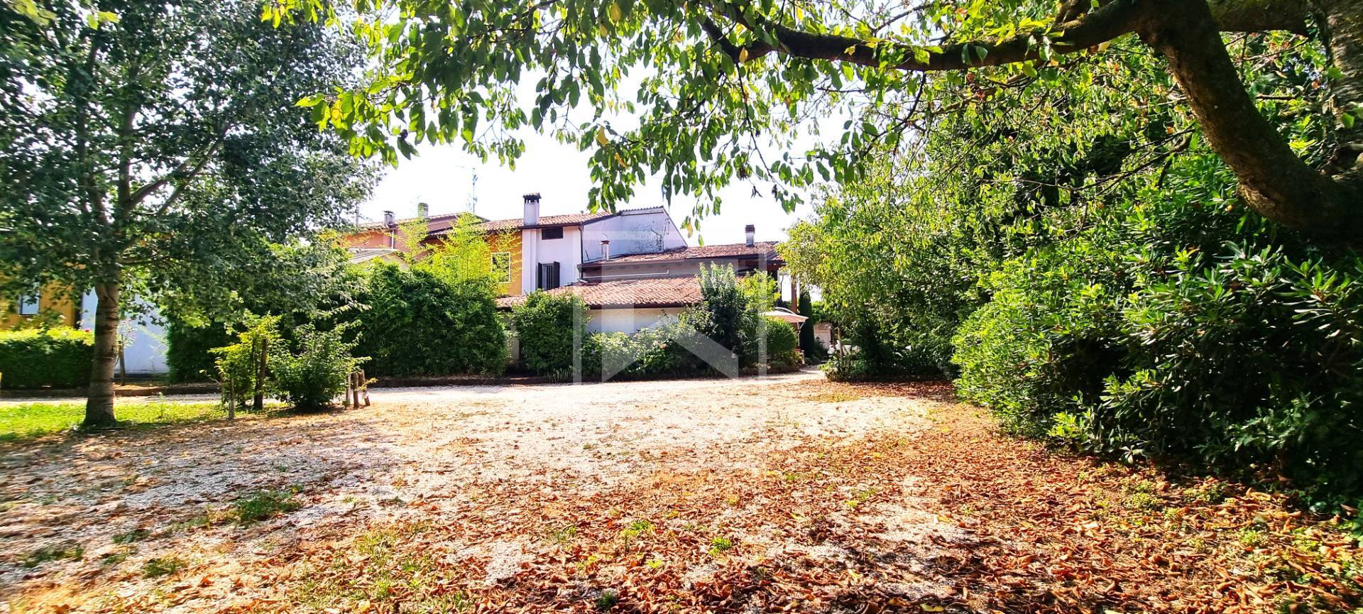 Porzione di casa in vendita a Monzambano