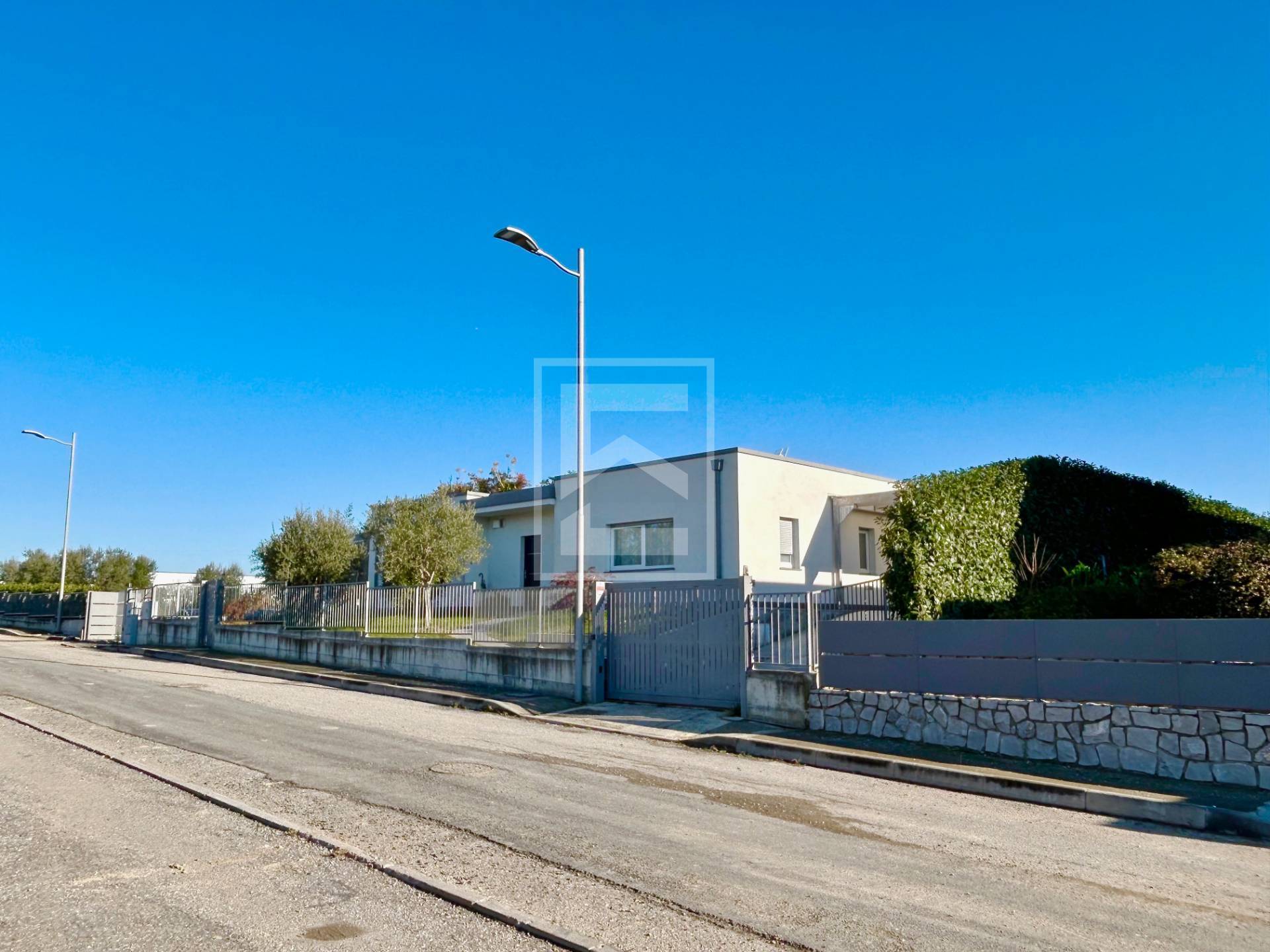 Villa singola in vendita a Desenzano del Garda, Venga-Bertani San Pietro