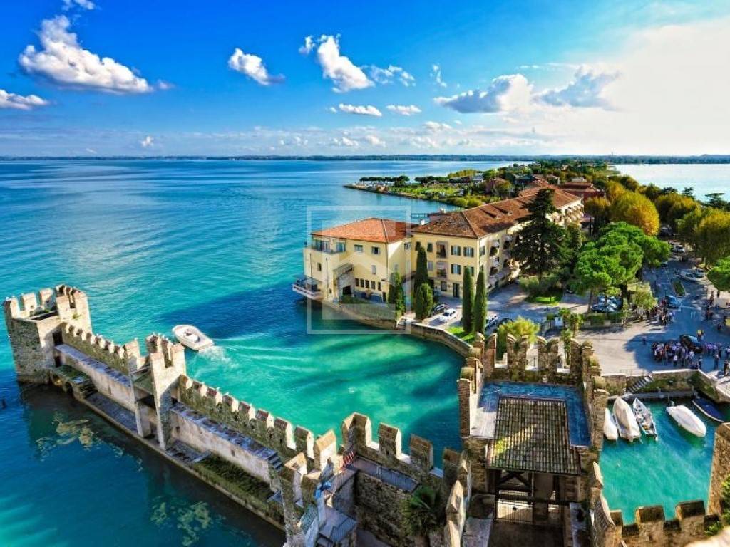 Locale Commerciale in vendita a Sirmione