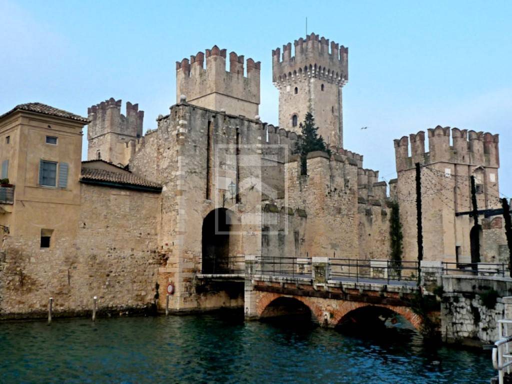 Locale Commerciale in vendita a Sirmione