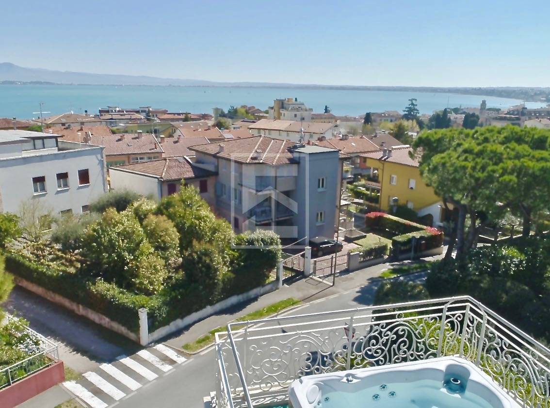 Villa singola in vendita a Desenzano del Garda, Desenzano del Garda