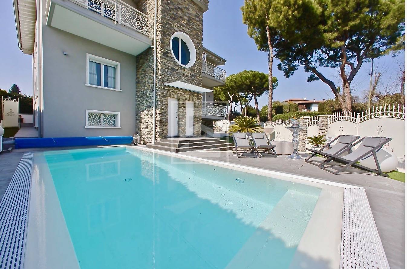 Villa singola in vendita a Desenzano del Garda, Desenzano del Garda