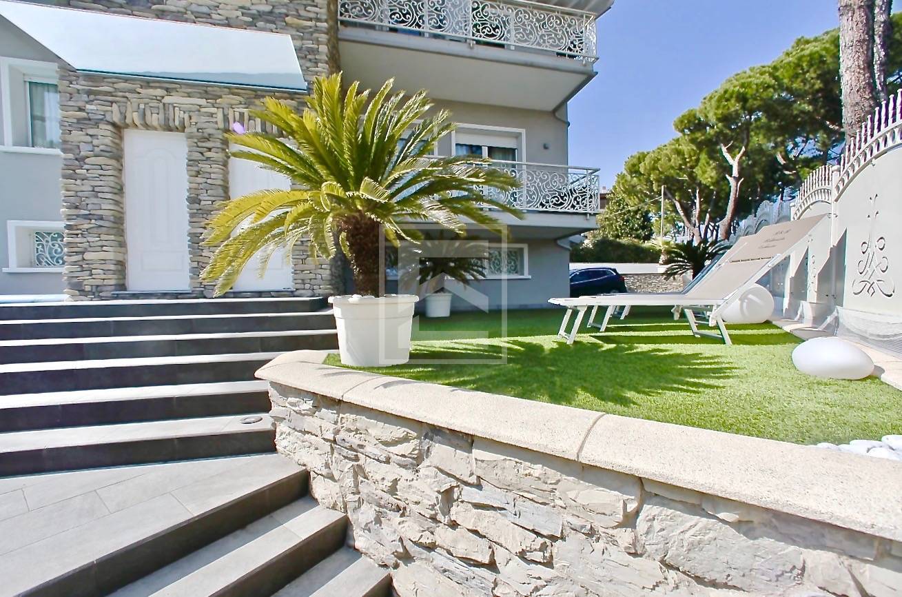 Villa singola in vendita a Desenzano del Garda, Desenzano del Garda