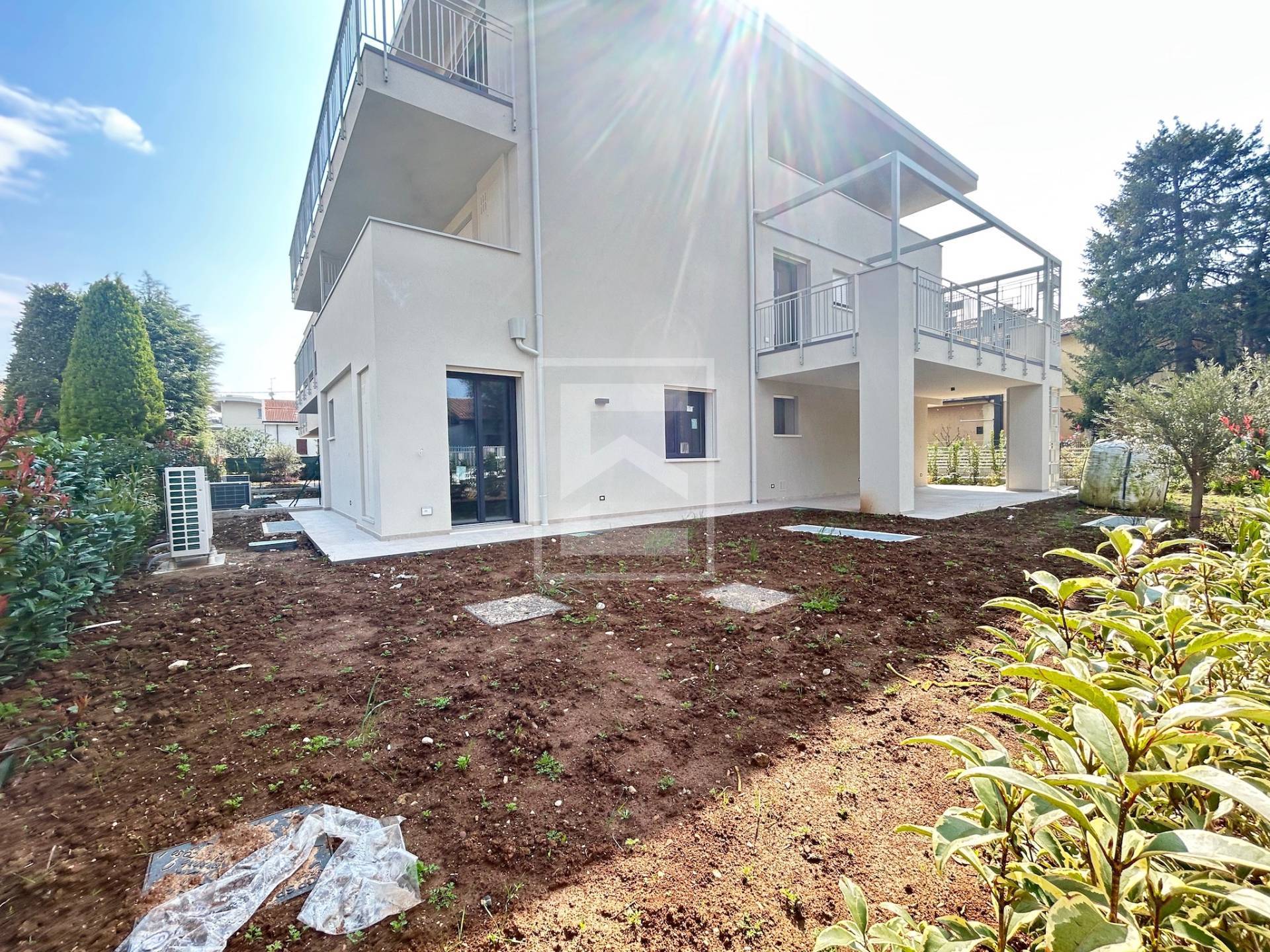 Appartamento in vendita a Desenzano del Garda, Desenzano del Garda