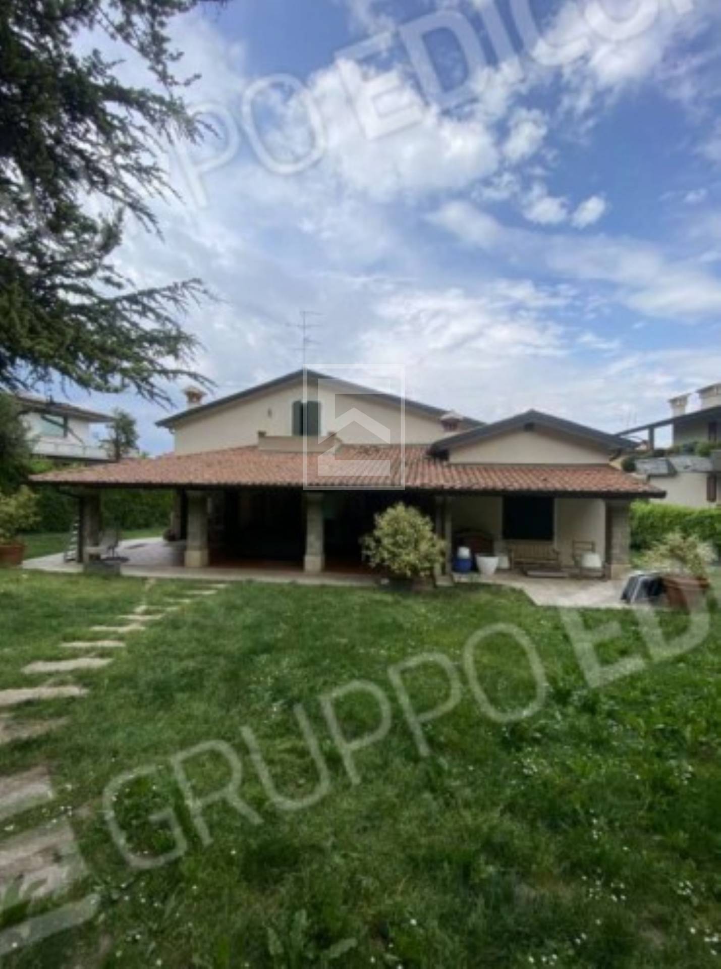 Villa singola in vendita a Desenzano del Garda